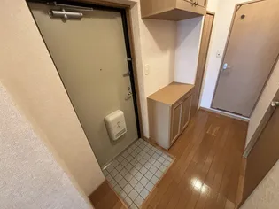 ファームガーデンD棟【3階】の玄関