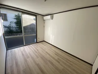 フレグランス76【1階】の居間