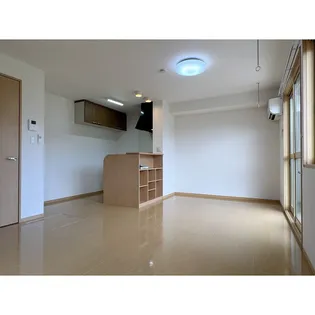 FRIENDLY SQUARE N(フレンドリースクエア エヌ) B棟【1階】の居間