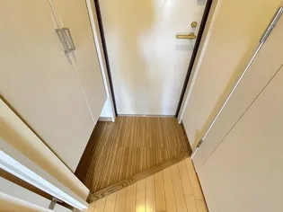 フェリーチェ薬師堂【2階】の玄関