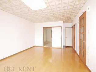 ハウス八軒【3階】の居間