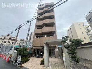 クイーンズコートの画像