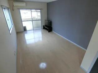 ソレイユ【3階】の居間