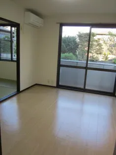 ラサンテ里中【1階】の居間