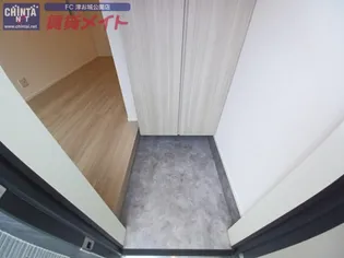 ウルバーノIII【1階】の玄関