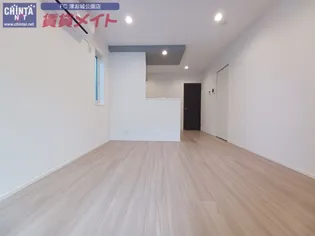 ウルバーノIII【1階】の居間