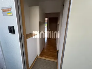 アザレアガーデンC【2階】の玄関