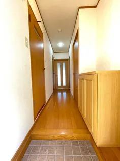 エレガンス宮内【3階】の玄関