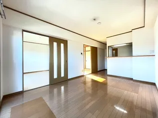 エレガンス宮内【3階】の居間