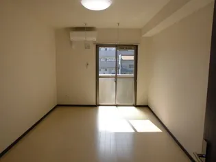 ファンロジュマンII【1階】の居間