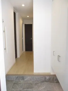 メゾン・ド・ブラン【1階】の玄関