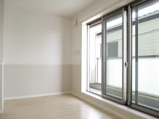 メゾン・ド・ブラン【1階】の居間