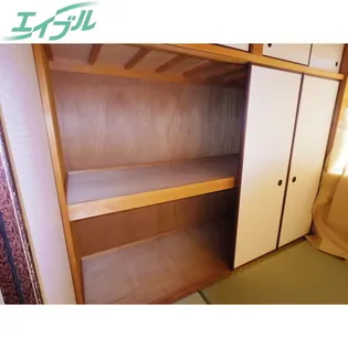 ロイヤルハイツI【2階】の内装