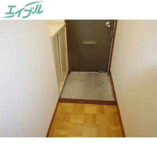 ロイヤルハイツI【2階】の玄関