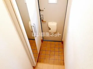 カーサ ポポラーレ【2階】の玄関