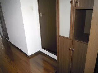 アヴァンセ・F【4階】の玄関