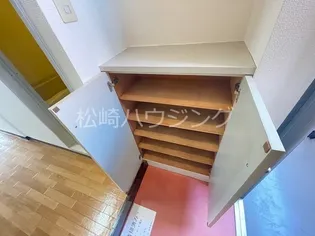 ツインフォーラムイースト【3階】の玄関