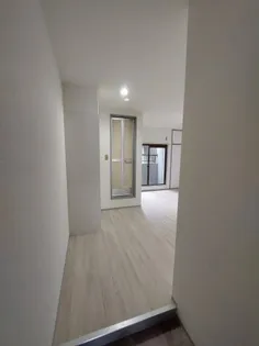 ビッグリバー中宮【1階】の玄関