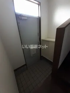 グリーンハイツ C棟の玄関