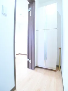 ヒルバレー新八柱【1階】の玄関