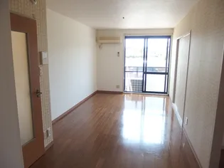 八幡ヶ丘ハイツ A棟【1階】の居間