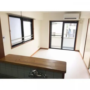 ステーションサイドビル【2階】の居間