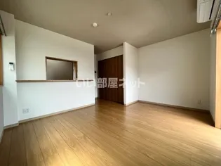 フォレストパーク神宮【2階】の居間