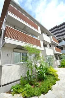 プルーニャ B棟【1階】の外観