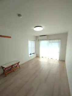 オクトワール宮崎西弐番館【5階】の居間