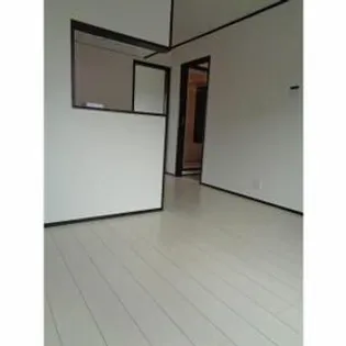 プレミアムガレージ陽東【2階】の居間