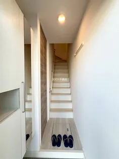 絆II【2階】の玄関