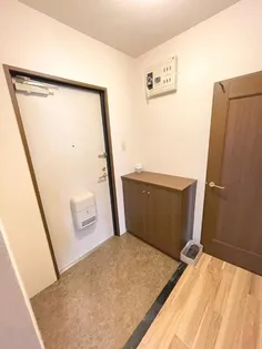 シオス【2階】の玄関