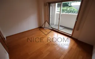 プレサンス難波OCAT前【2階】の居間