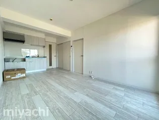 アマ・デトワールII【3階】の居間