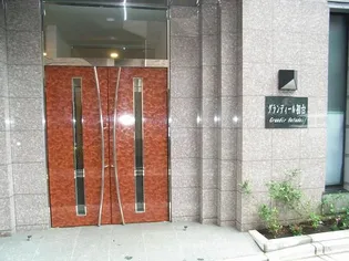 東京都渋谷区本町1【マンション】の外観