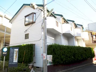 イエスタディ【1階】の外観