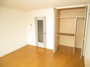 グランドール虹【2階】の居間