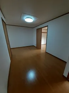 サンライト フォレスタB【1階】の居間