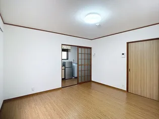 ミルフィーユII【1階】の居間