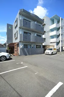 ルーミナスE棟【1階】の外観