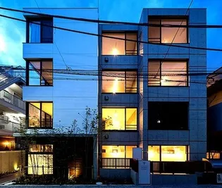 東京都新宿区市谷台町【マンション】の外観