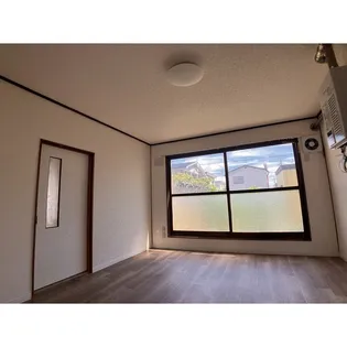 ワンツーハイツ【2階】の居間