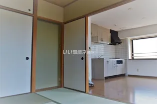 ロータスハウス【2階】の内装