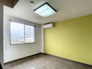 コンフィアンス【2階】の居間