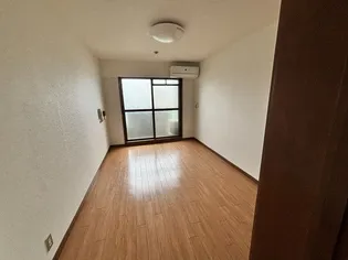 リバティハイツ美園【4階】の居間