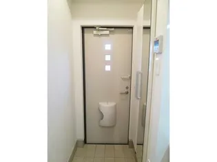 カームリーガーデンIII【1階】の玄関