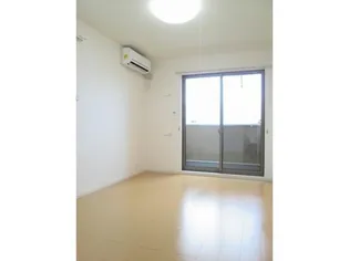 カームリーガーデンIII【1階】の居間