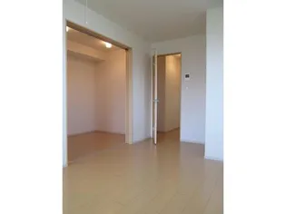 カームリーガーデンIII【1階】の居間