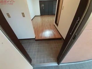 アークビレッジA棟【2階】の玄関