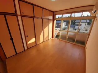 アークビレッジA棟【2階】の居間